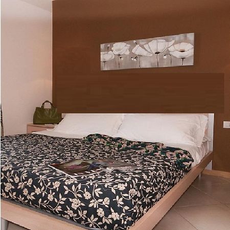 Residence 12,30 Parma Bagian luar foto