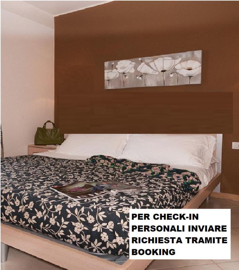 Residence 12,30 Parma Bagian luar foto